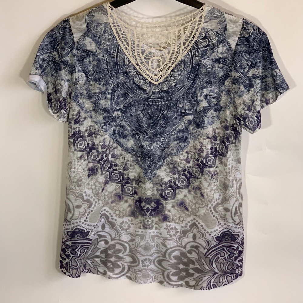 Time and Tru Woman’s Top Size L/G (12-14)